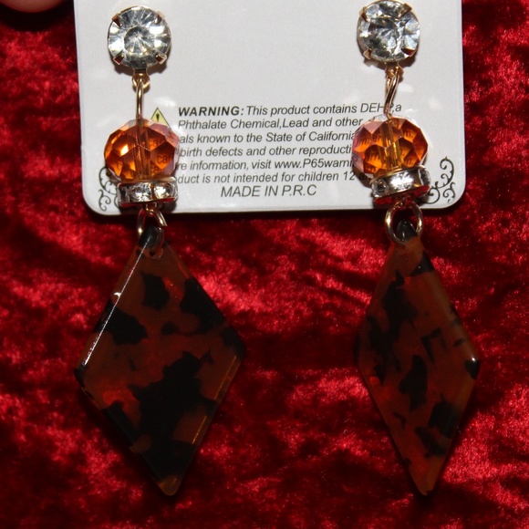 Diamond Shaped Marbled Resin Dangle Earrings - Picture 6 of 7